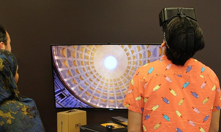 Image 1 - Virtual reality screen and headset