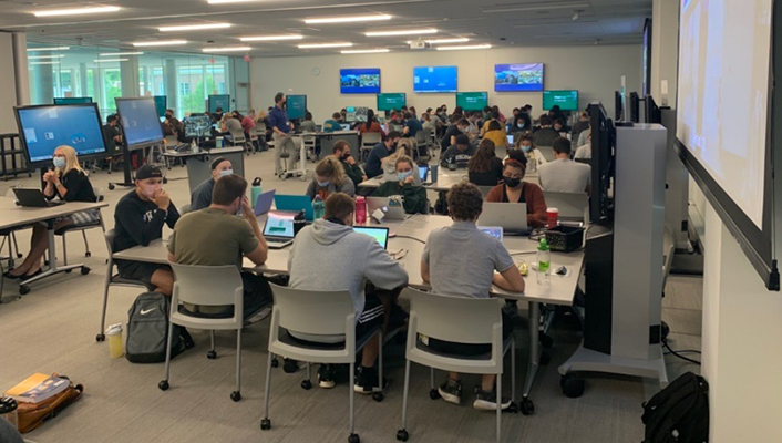 ThinkHub room with students around each Student Station and an instructor at the podium.