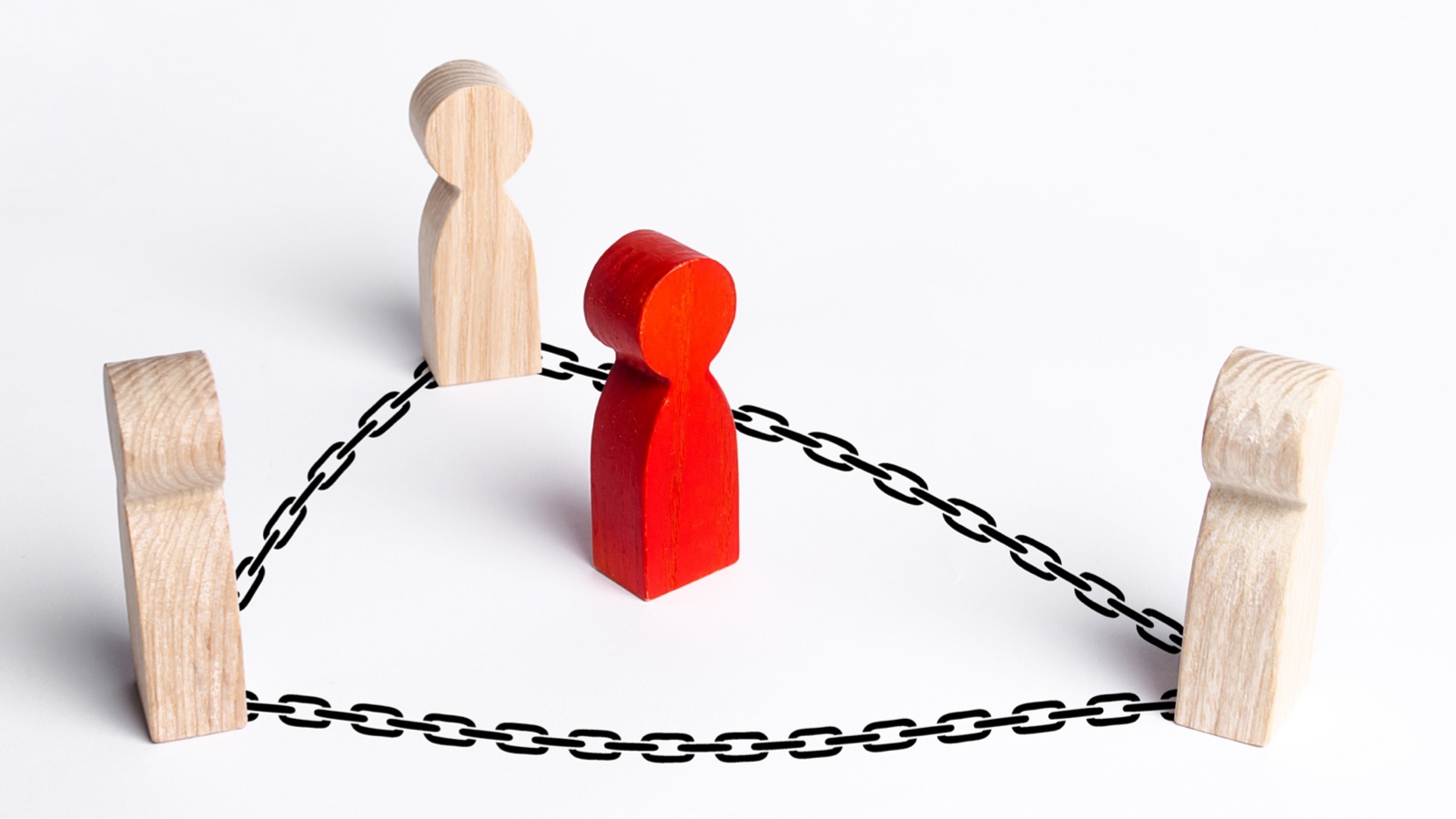 3 wood figures using chains to form a triangle. A 4th (red) figure is in the center.