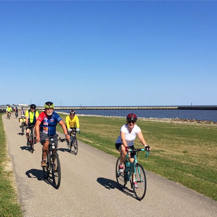photo of Baton Rouge Bike Club bicyclists riding along Mississippi River levee service roads